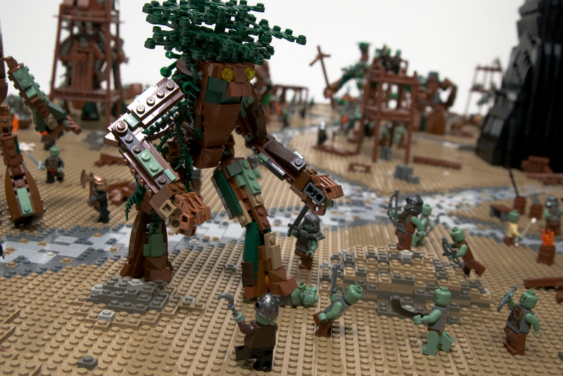 Illustration for article titled The Battle of Isengard from Lord of the Rings, depicted in 22,000 LEGO bricks